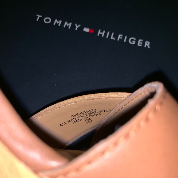 ❌SOLD❌ New Tommy Hilfiger Tan Wood Heels size 6 - Picture 4 of 4